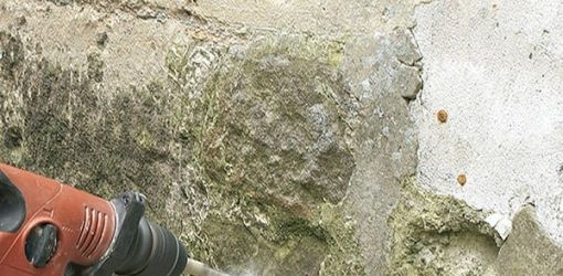 Traitement de l'humidité ascensionnelle sur un mur extérieur en pierre